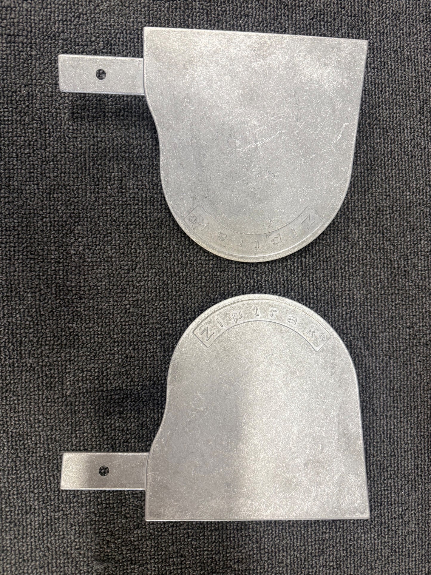 Pair of genuine Ziptrak cast aluminium side frames for no pelmet outdoor blinds, 135mm, left and right