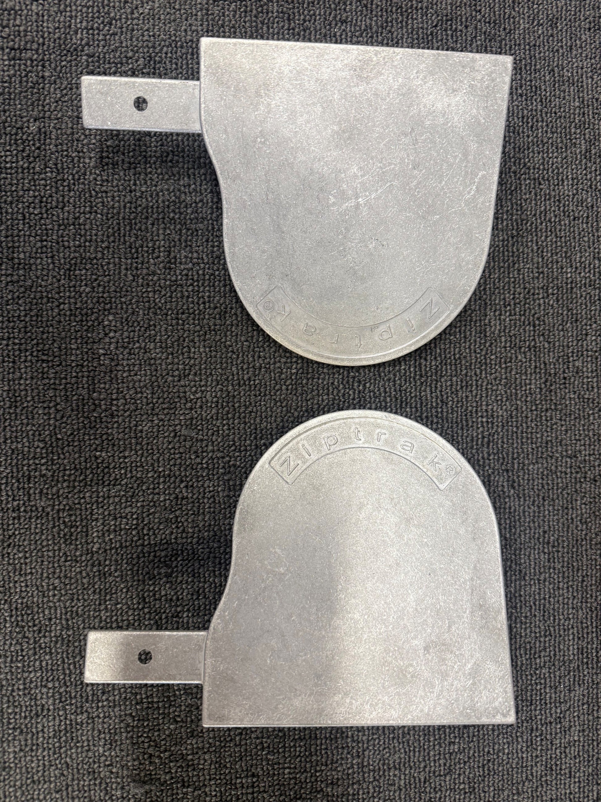 Pair of genuine Ziptrak cast aluminium side frames for no pelmet outdoor blinds, 135mm, left and right